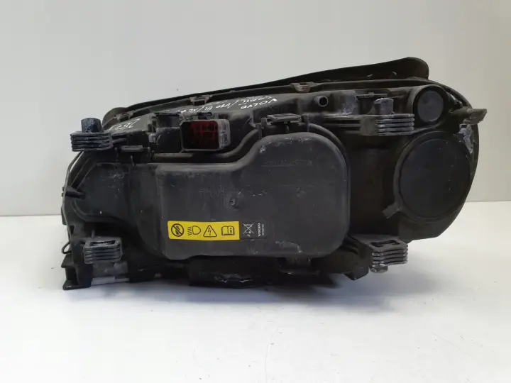 Volvo V70 III XC70 S80 II XENON PRZEDNIA LAMPA PRAWA prawy przód 31214348