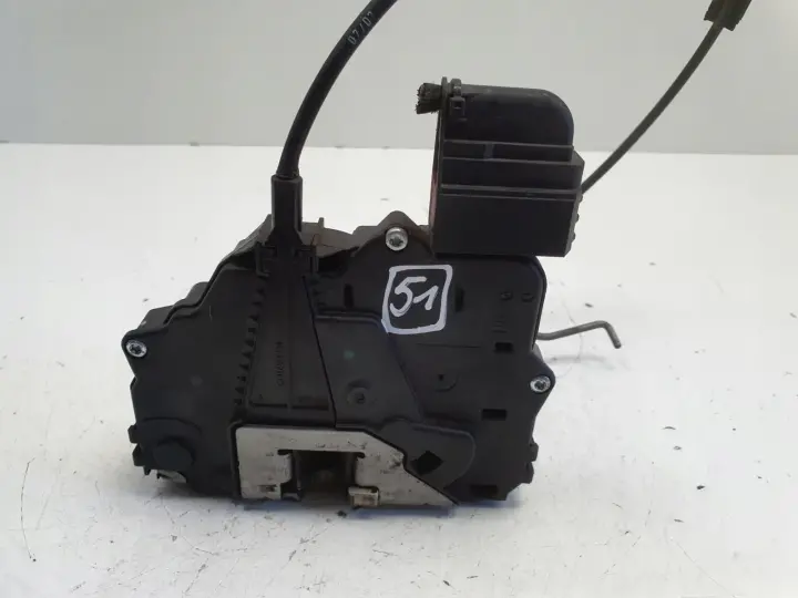 Opel Corsa D ZAMEK DRZWI prawy przód Pasażera 13258279 EN