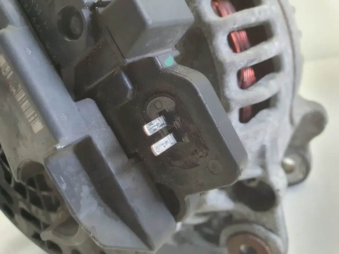 VW Golf V 2.0 TDI ALTERNATOR bosch