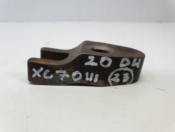 Volvo V70 III XC70 II lift 2.0D D4 ŁAPKA WTRYSKIWACZA wtrysku mocowanie