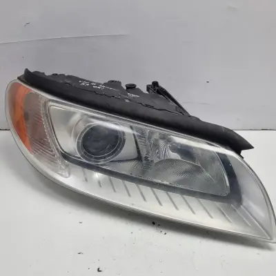 Volvo V70 III XC70 S80 II XENON PRZEDNIA LAMPA PRAWA prawy przód 31214348