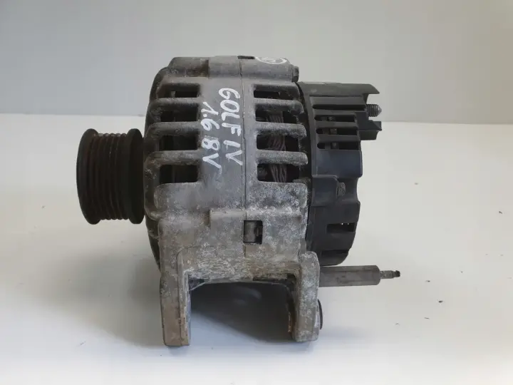 VW Golf IV 1.6 8V ALTERNATOR valeo 030903023J