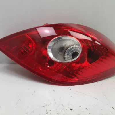 Opel Corsa D 3 drzwi TYLNA LAMPA PRAWA prawy tył pasażera 13269051