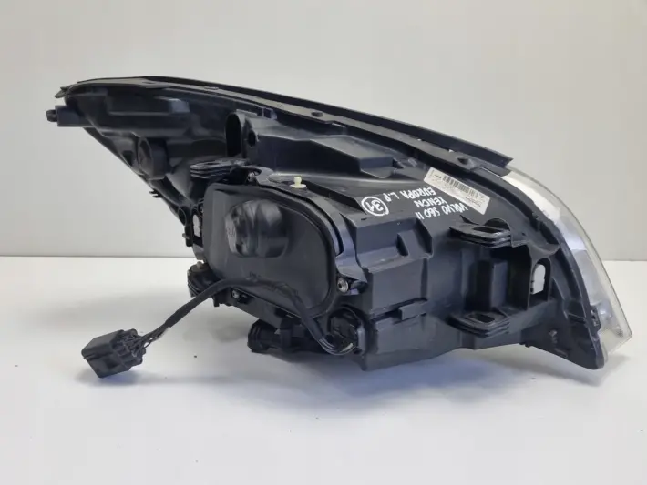 Volvo V60 S60 II PRZEDNIA LAMPA LEWA lewy przód XENON 31299990