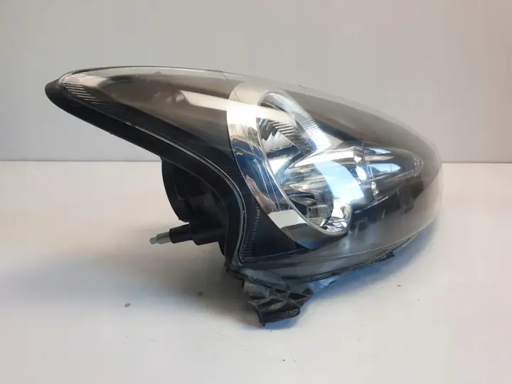 Toyota Aygo PRZEDNIA LAMPA PRAWA prawy przód EUROP