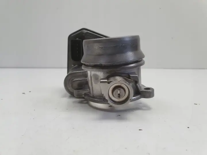 15218d8e1bf34e8ba1933e286366ecff