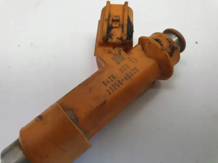 Toyota IQ 1.0 VVTi WTRYSKIWACZ wtrysk 23250-40020