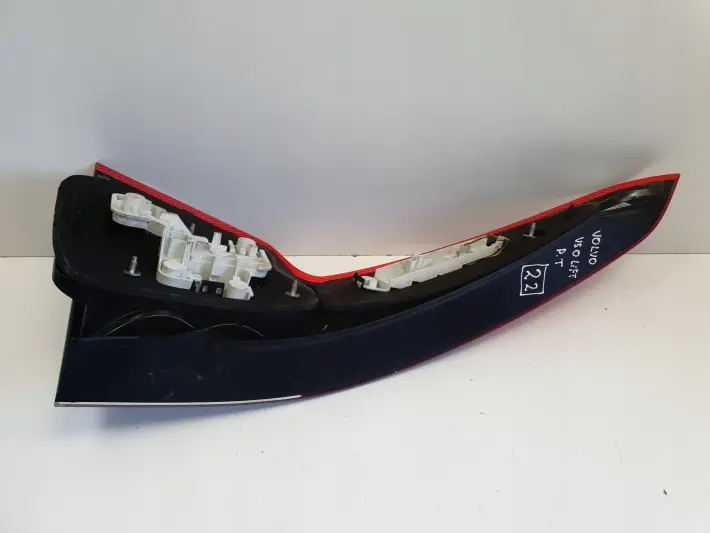 Volvo V50 KOMBI 07-12r LIFT TYLNIA TYLNA LAMPA PRAWA prawy tył 30763512