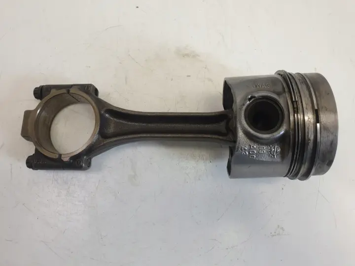 Audi A3 II 8P 1.6 TDI TŁOK KORBOWÓD