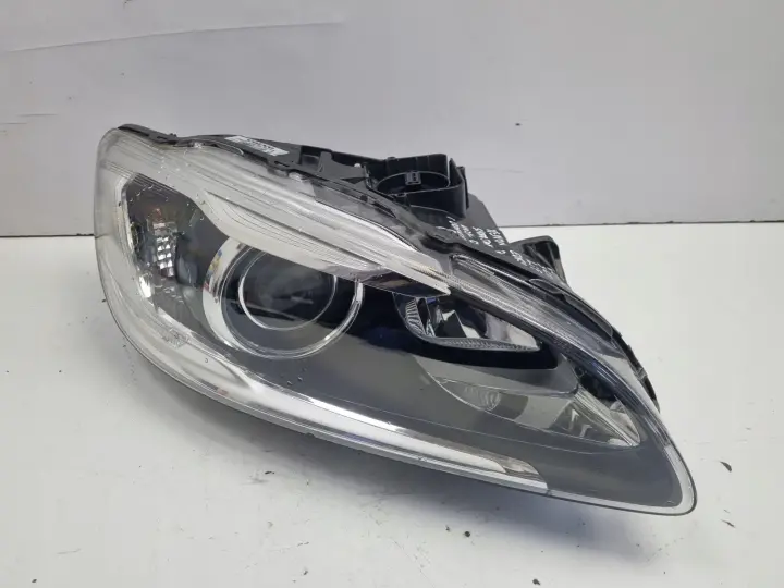 Volvo V60 S60 II LIFT PRZEDNIA LAMPA PRAWA prawy przód XENON 31698819