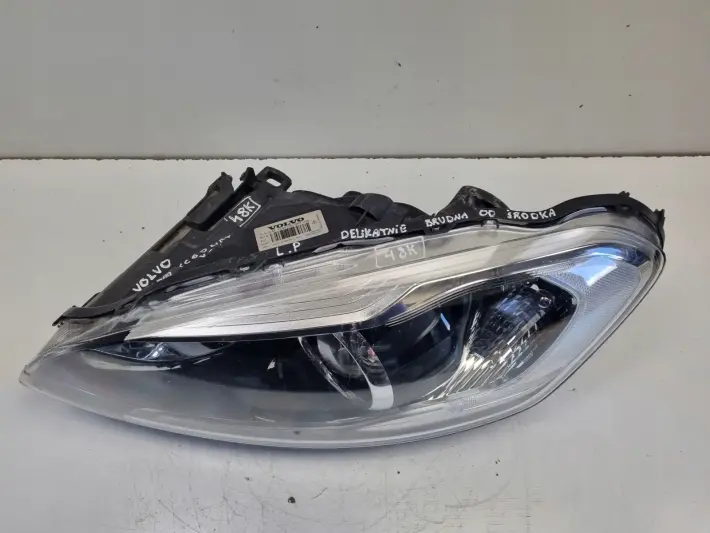Volvo XC60 LIFT XENON SKRĘTNY PRZEDNIA LAMPA LEWA lewy przód 31420249
