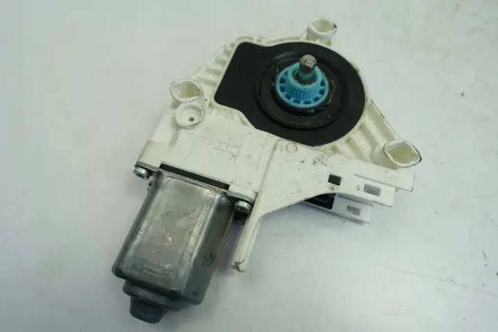 Audi A4 B8 SILNICZEK TYLNEJ SZYBY prawy tył