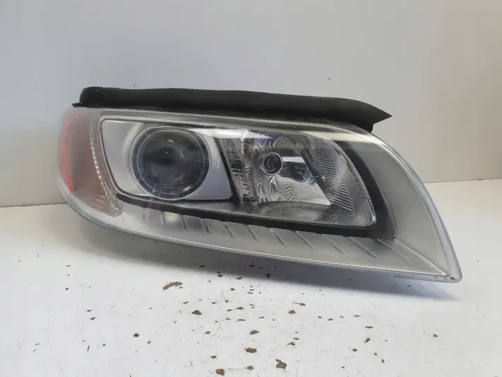 Volvo V70 III XC70 S80 II XENON PRZEDNIA LAMPA PRAWA prawy przód 31214348