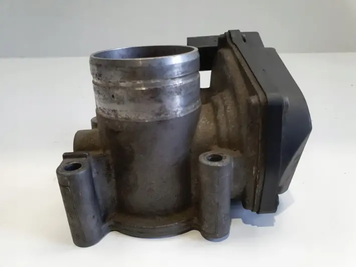 VW Fox 1.2 6V PRZEPUSTNICA 03D133062E
