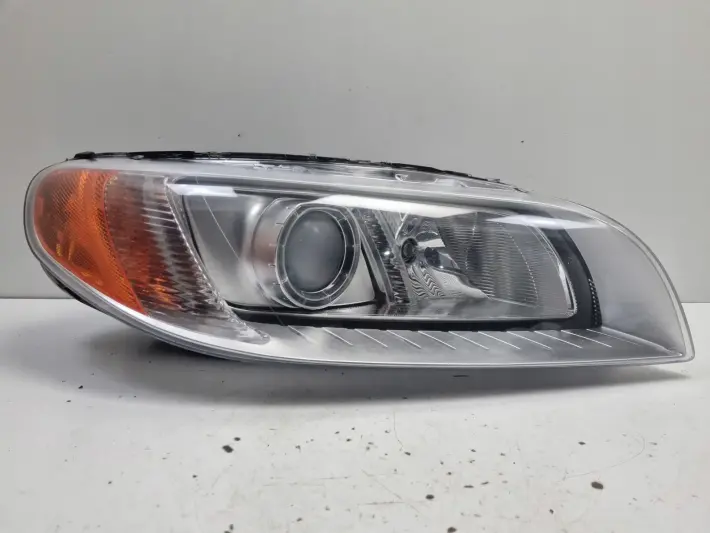 Volvo V70 III XC70 S80 II XENON PRZEDNIA LAMPA PRAWA prawy przód 31214348