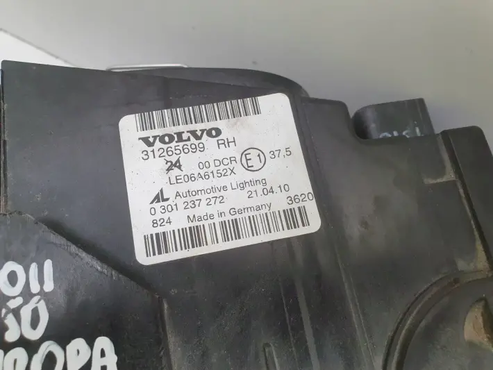 Volvo S40 II V50 LIFT XENON PRZEDNIA LAMPA PRAWA prawy przód 31265699