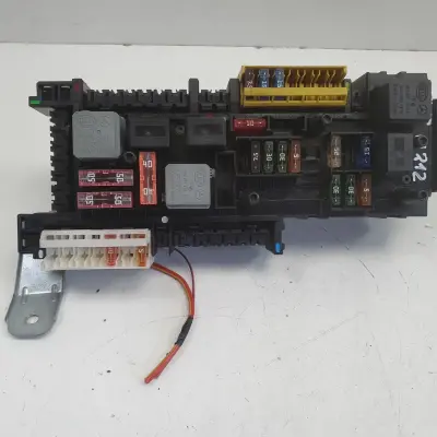 Mercedes W212 SKRZYNKA BEZPECZNIKÓW Moduł