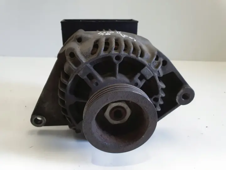 Renault Clio II 1.6 16V ALTERNATOR 7700870279 valeo