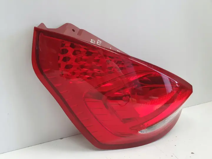 Ford Fiesta VII MK7 08-12r TYLNIA LAMPA LEWA LEWY TYŁ kierowcy 8A61-13405-A
