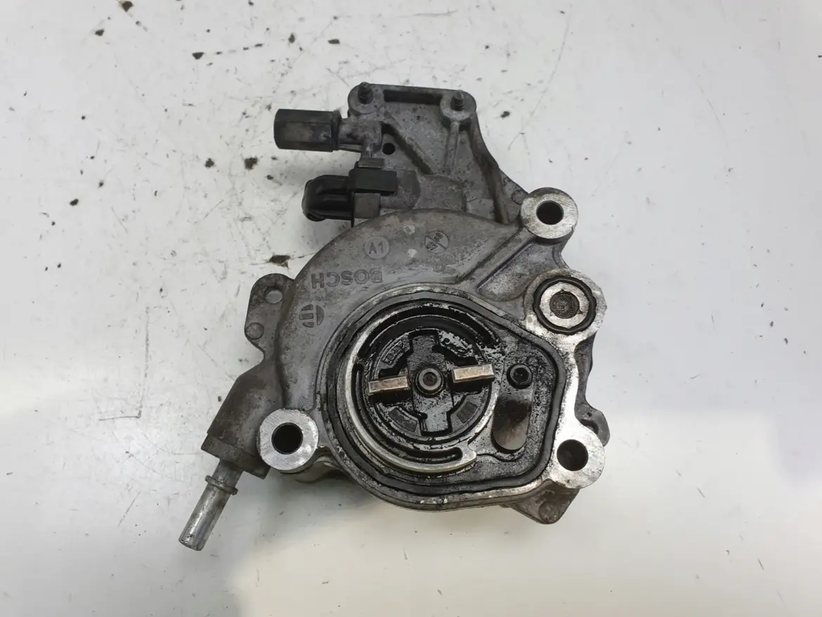 Land Rover Freelander II 2.2 TD4 POMPA VACUM wakum D171B-1A