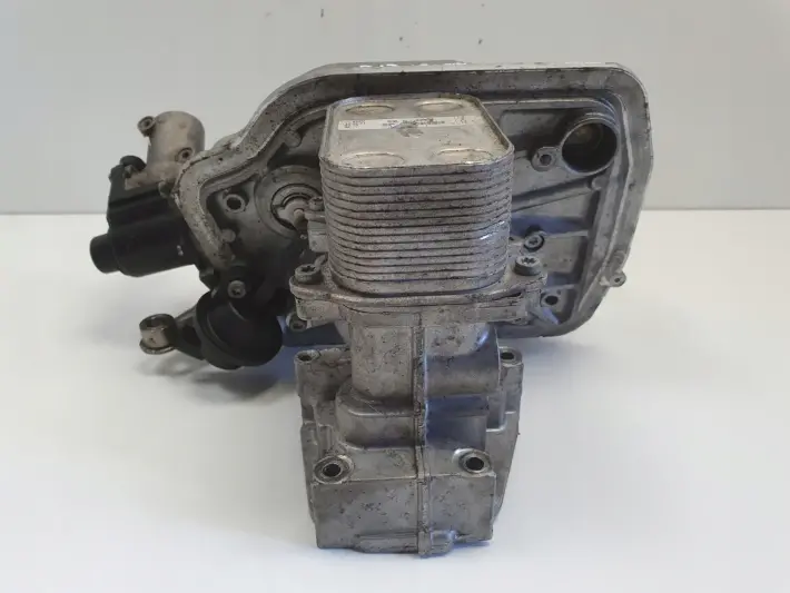 VW Transporter T5 2.0 TDI BiTDI CFC PODSTAWA FILTRA OLEJU Chłodnica