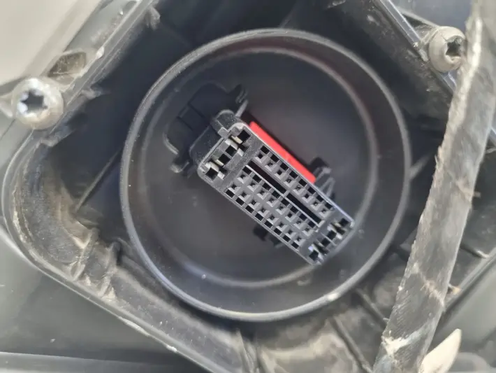 Volvo XC60 13-17r LIFT PRZEDNIA LAMPA PRAWA PRAWY PRZÓD LED europa 31420250