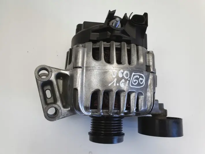 Volvo S60 II V60 1.6 T3 ALTERNATOR 31285436 valeo 180A