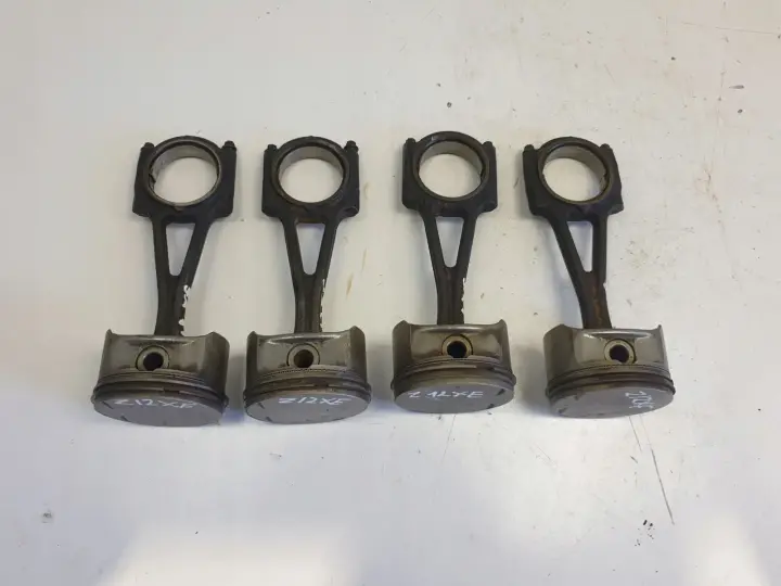 Opel Corsa C 1.2 16V Z12XE TŁOK KORBOWÓD