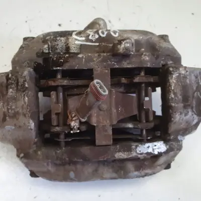 Mercedes SL SL500 R230 PRZEDNI ZACISK HAMULCOWY prawy przód 20825101