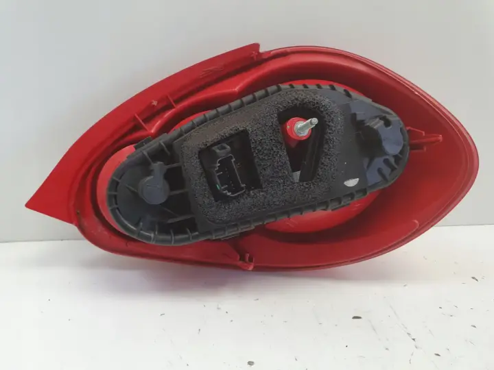 Toyota Aygo I TYLNA LAMPA LEWA lewy tył kierowcy