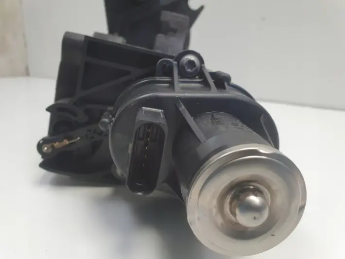 Audi A3 II 8P 1.6 TDI KOLEKTOR SSĄCY nastawnik 03L129711B