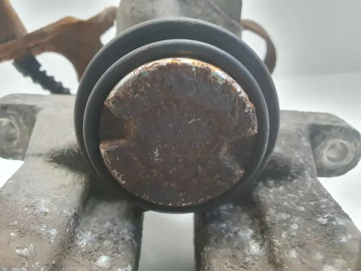 Vw Passat B5 Audi A4 B5 ZACISK HAMULCOWY Prawy tył pasażera