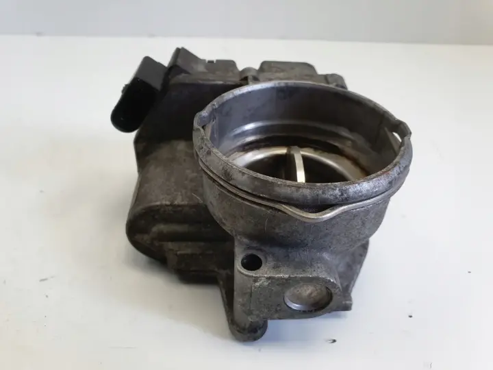 VW Golf V 1.9 TDI PRZEPUSTNICA 03G128063J