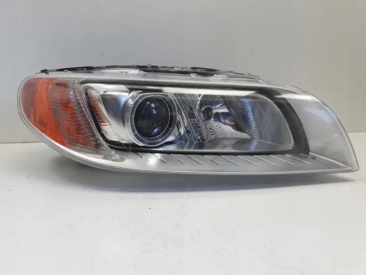 Volvo V70 III XC70 PRZEDNIA LAMPA PRAWA PRAWY PRZÓD XENON SKRĘTNY 31383541