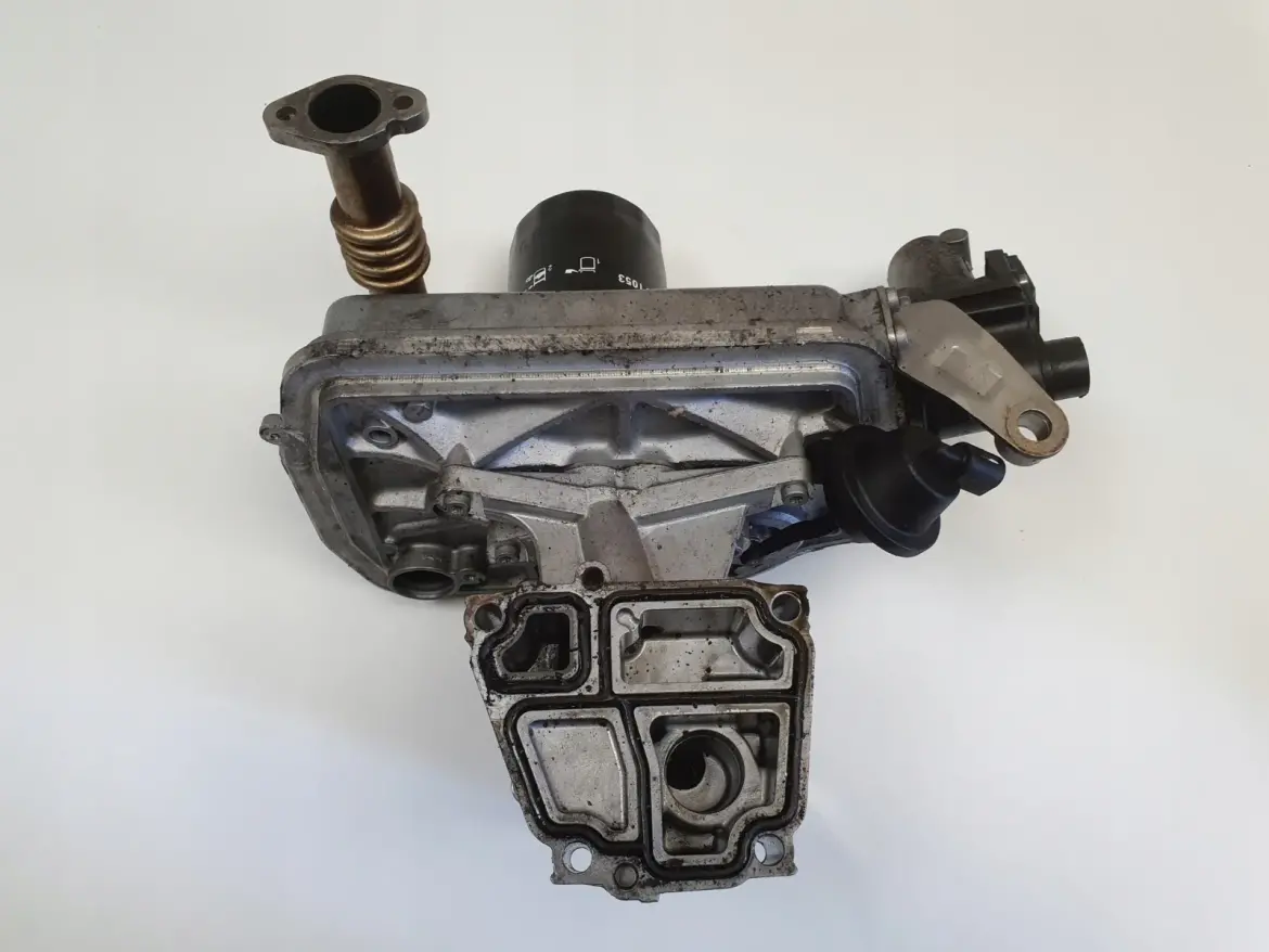 VW Transporter T5 2.0 TDI BiTDI CFC PODSTAWA FILTRA OLEJU Chłodnica