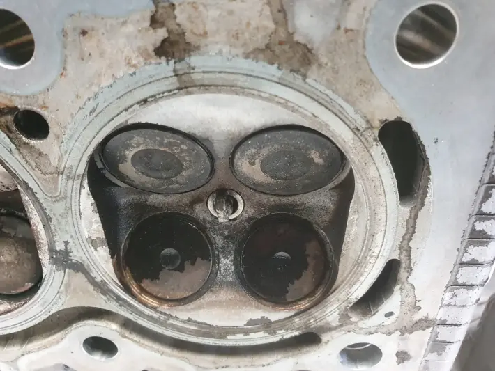 Peugeot 2008 1.2 VTi GŁOWICA CYLINDRÓW 9688669980