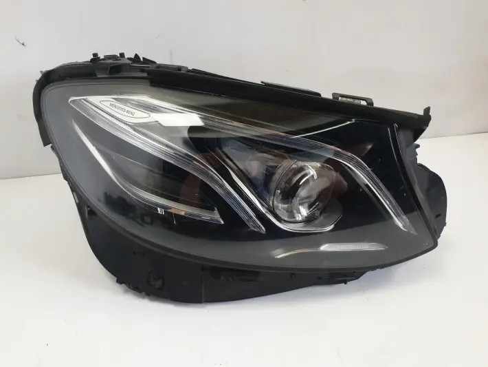 Mercedes W238 COUPE PRZEDNIA LAMPA PRAWA LED