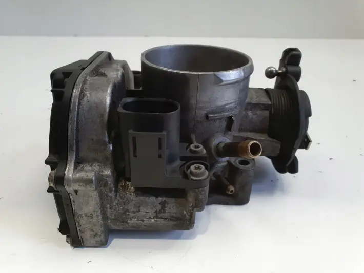 Audi A4 B5 1.8 20V PRZEPUSTNICA 058133063H