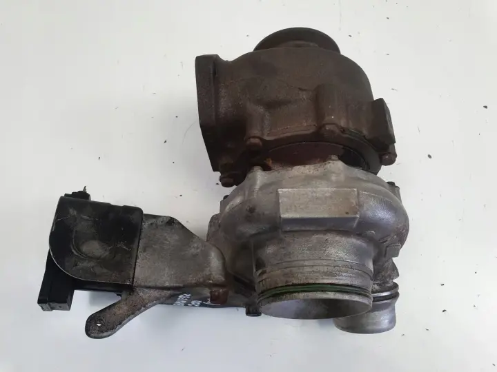 BMW E87 E90 2.0 D N47 TURBOSPRĘŻARKA turbo