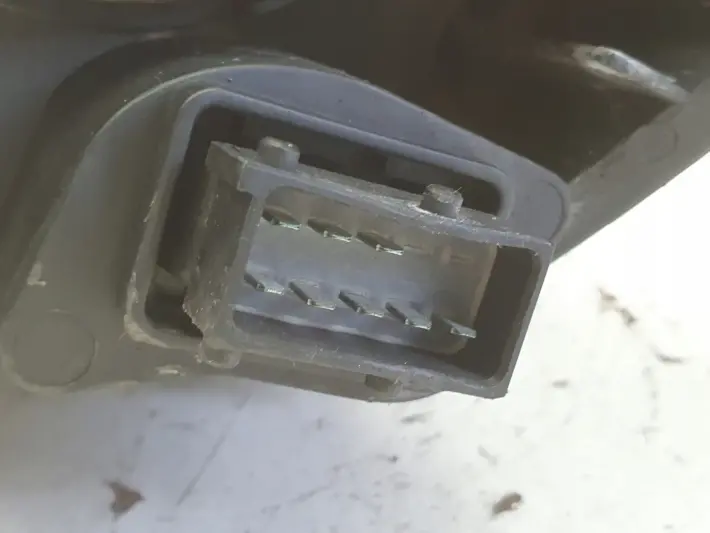 Opel Zafira B PRZEDNIA LAMPA PRAWA prawy przód anglik Ciemny klosz