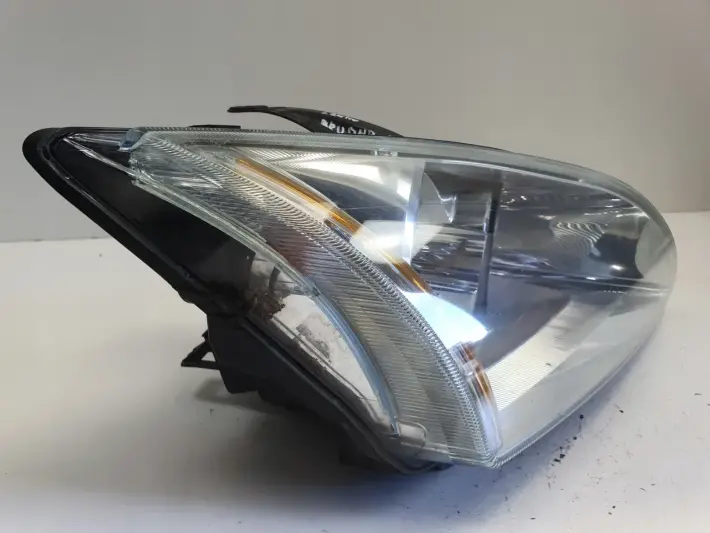 Ford Focus mk2 02-06 PRZEDNIA LAMPA PRAWA prawy przód anglik