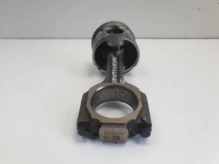 Opel Antara 2.0 CDTI TŁOK korbowód