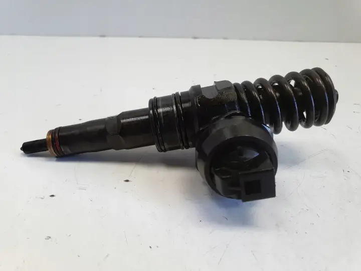 VW Passat B5 1.9 TDI POMPOWTRYSKIWACZ wtrysk 038130073BA