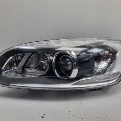 Volvo XC60 LIFT BI XENON SKRĘTNY PRZEDNIA LAMPA LEWA lewy przód 31698808