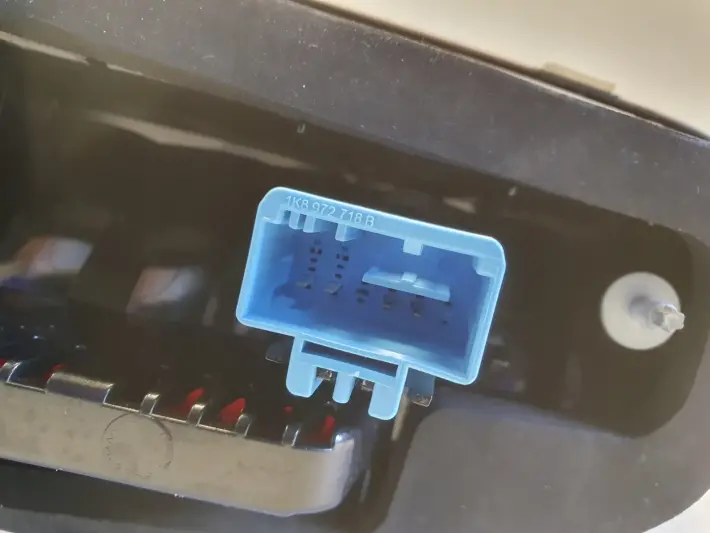 VW T-ROC TYLNIA TYLNA LAMPA LEWA lewy tył LED 2GA945094B