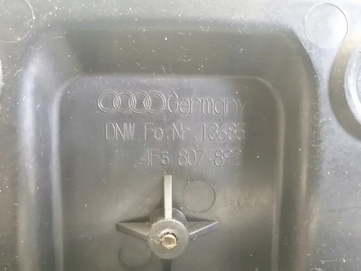 Audi A6 C6 sedan ŚLIZG ZDERZAKA prawy tył Pasażera