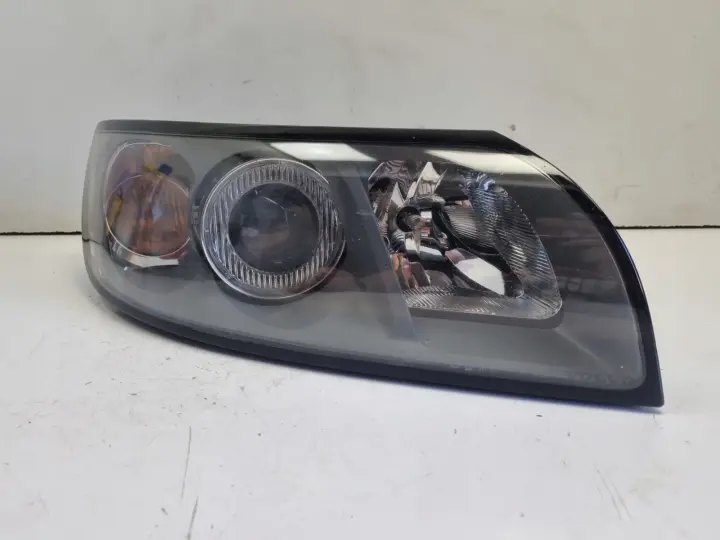 Volvo S40 II V50 04-07r PRZEDNIA LAMPA PRAWA prawy przód 30698886