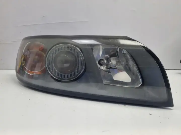 Volvo S40 II V50 PRZEDNIA LAMPA PRAWA prawy przód EUROPA 30678913