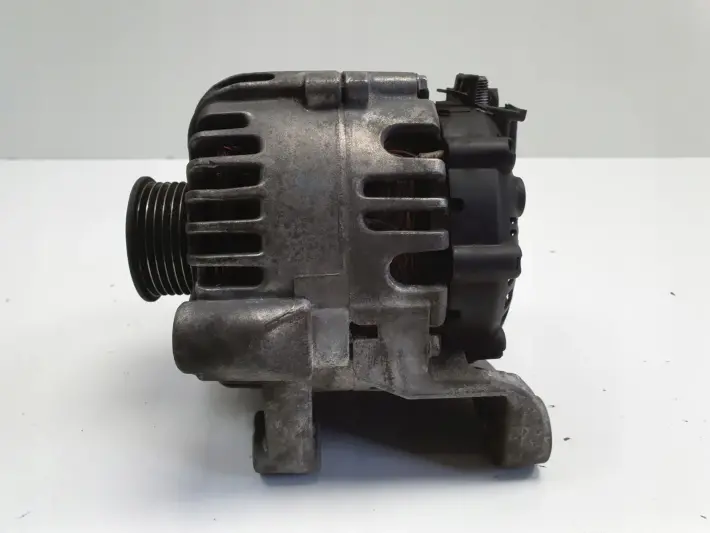 BMW E87 E90 E91 2.0 D ALTERNATOR valeo 7802471
