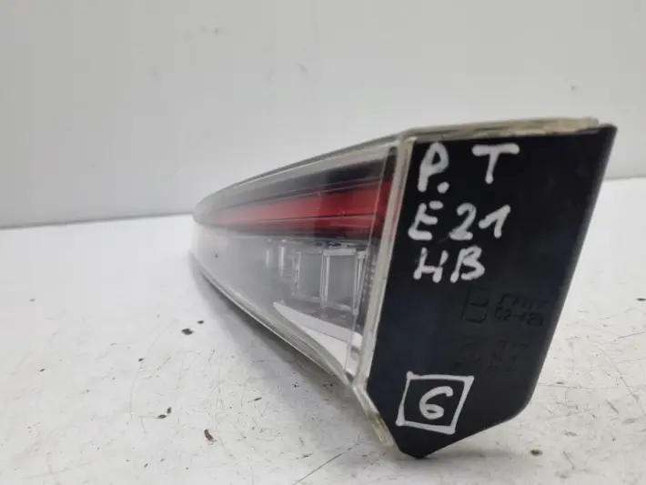 Toyota Corolla E21 HATCHBACK TYLNIA TYLNA LAMPA PRAWA prawy tył w klape EUR